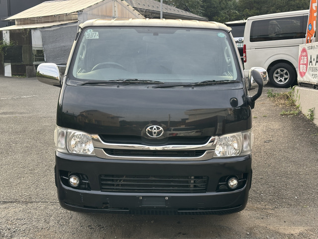 2009 Toyota Hiace – thumbnail 2