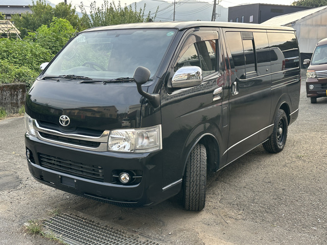 2009 Toyota Hiace – thumbnail 3