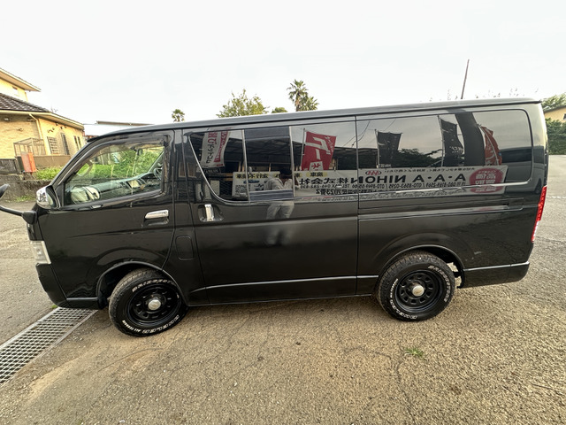 2009 Toyota Hiace – thumbnail 4