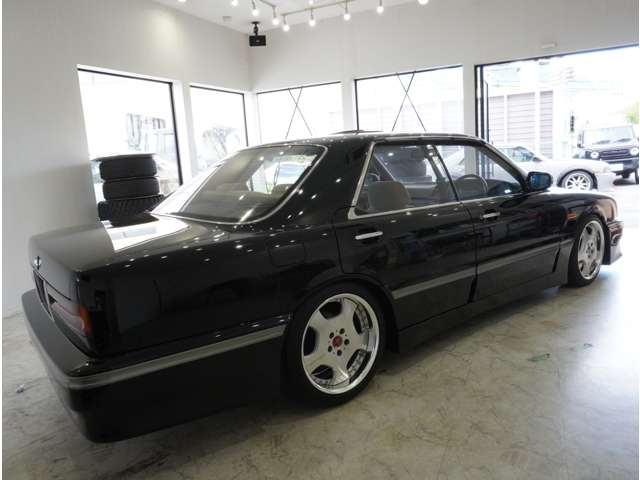 1991 Nissan Cima – thumbnail 4