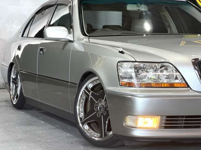 1999 Toyota Crown Majesta – thumbnail 3