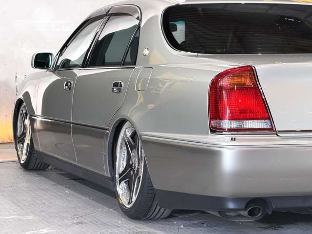 1999 Toyota Crown Majesta – thumbnail 4