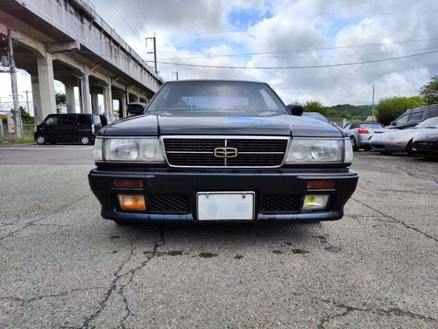 1990 Nissan Gloria – thumbnail 2