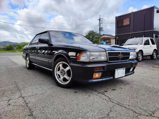 1990 Nissan Gloria – thumbnail 3