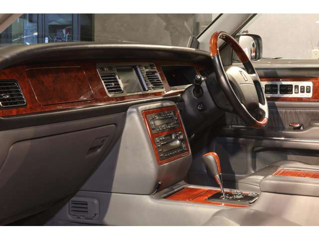 2005 Toyota Century – thumbnail 2