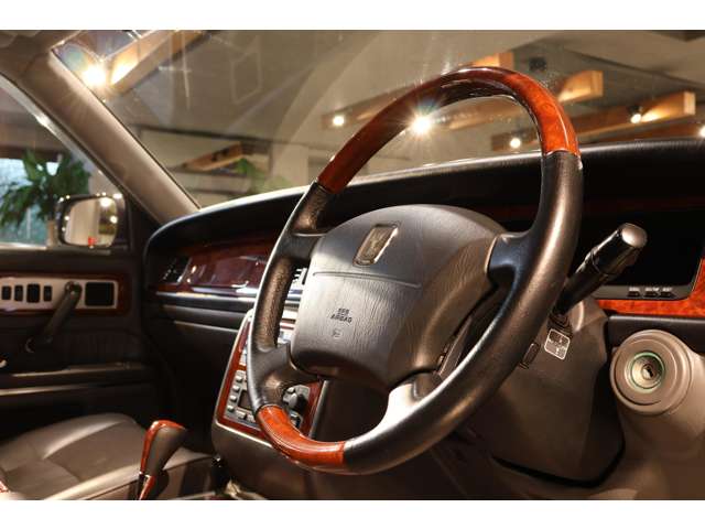 2005 Toyota Century – thumbnail 4