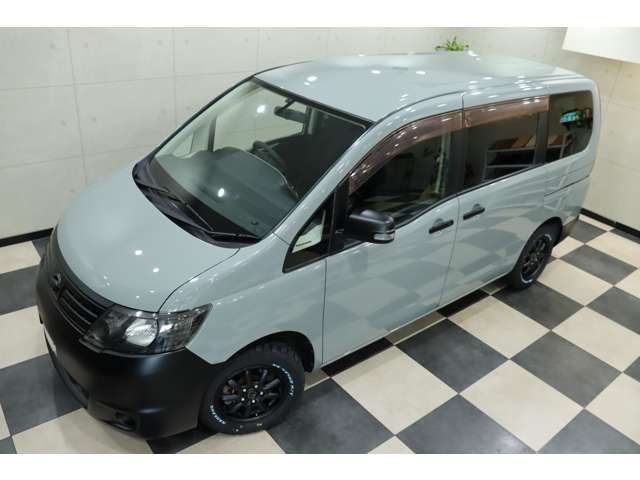 2010 Nissan Serena – thumbnail 2