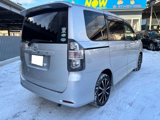 2008 Toyota Voxy – thumbnail 4