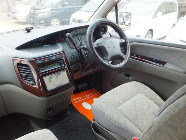 1998 Nissan Elgrand – thumbnail 2