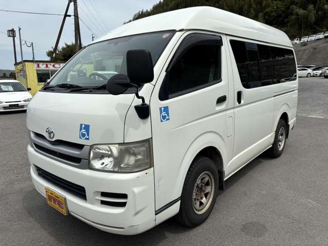 2010 Toyota Hiace – thumbnail 4