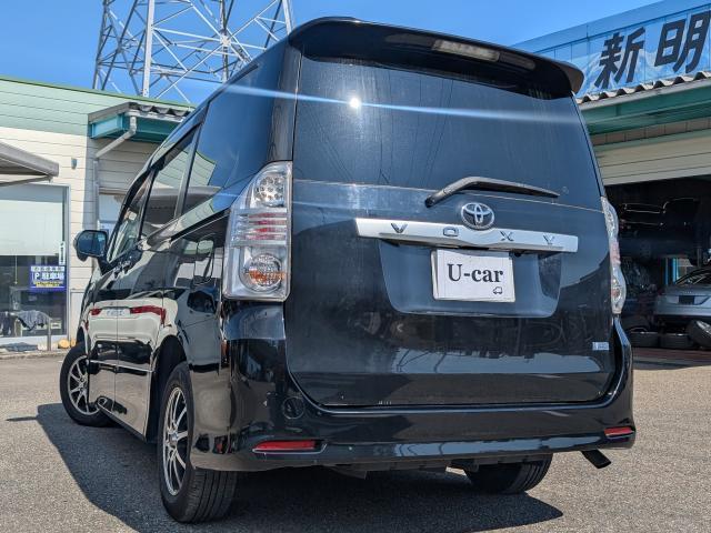 2010 Toyota Voxy – thumbnail 3