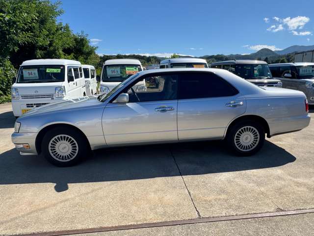 1997 Nissan Gloria – thumbnail 3