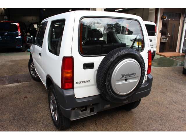 2010 Suzuki Jimny – thumbnail 2