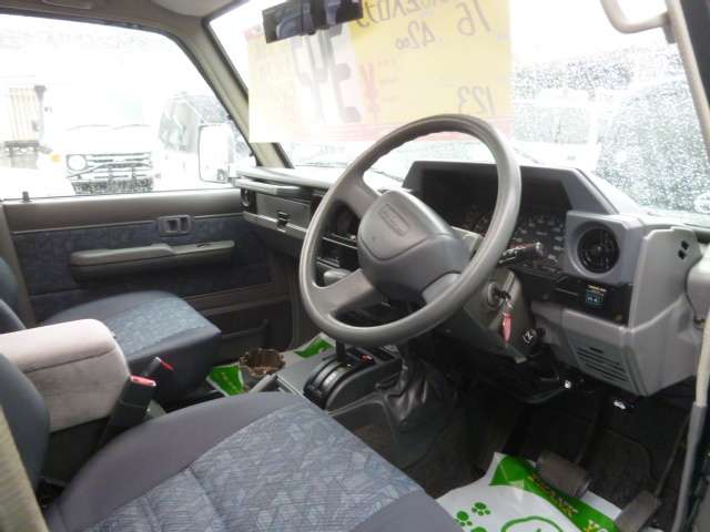 2004 Toyota Land Cruiser 70 – thumbnail 3