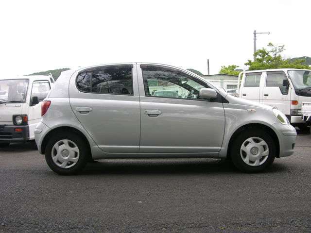 2003 Toyota Vitz – thumbnail 4