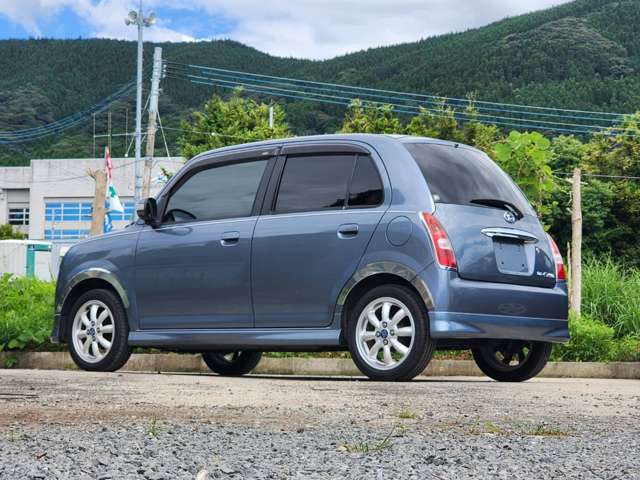 2004 Daihatsu Mira Gino – thumbnail 4