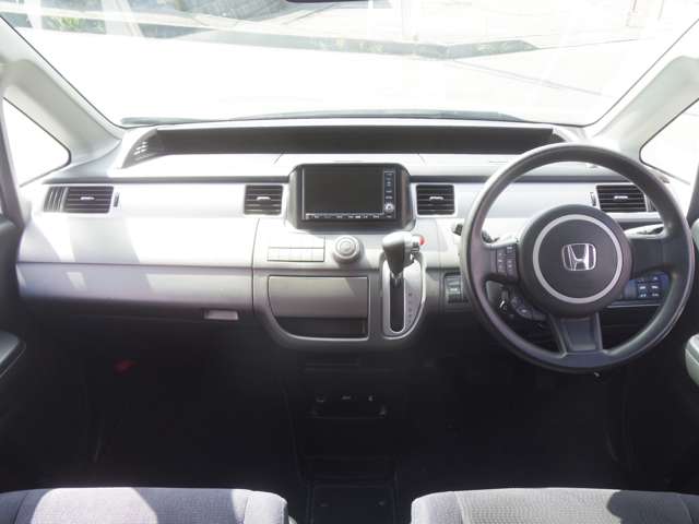 2009 Honda Stepwgn – thumbnail 2