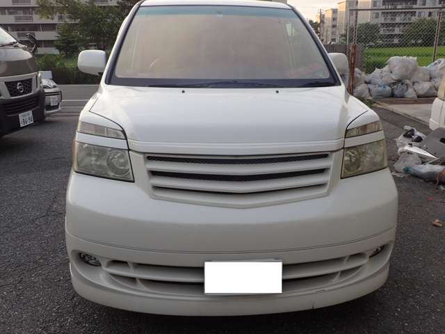 2005 Toyota Voxy – thumbnail 2