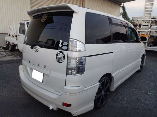 2005 Toyota Voxy – thumbnail 4