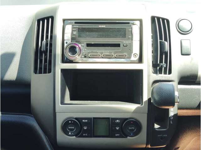 2007 Nissan Serena – thumbnail 4