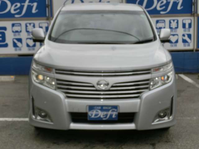 2010 Nissan Elgrand – thumbnail 2