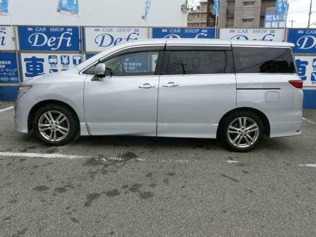 2010 Nissan Elgrand – thumbnail 4