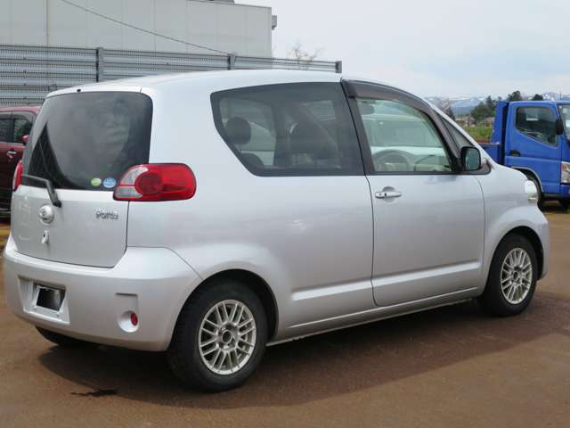 2008 Toyota Porte – thumbnail 3