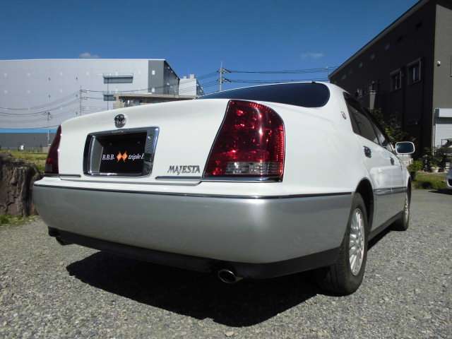 2001 Toyota Crown Majesta – thumbnail 2