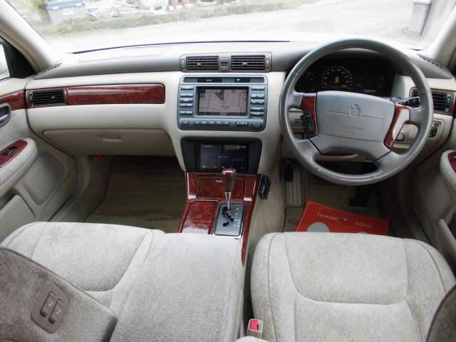2001 Toyota Crown Majesta – thumbnail 3