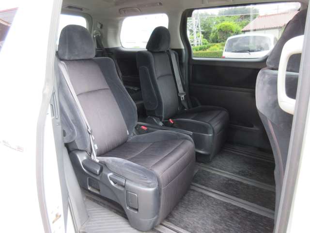 2008 Toyota Vellfire – thumbnail 4