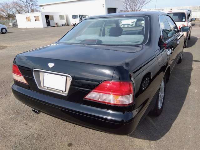 1997 Nissan Cedric – thumbnail 4