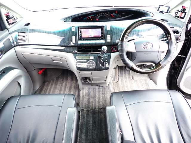 2006 Toyota Estima – thumbnail 2