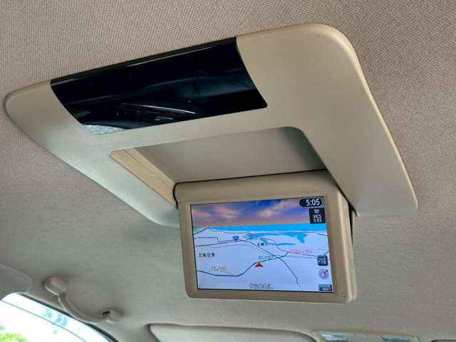 2010 Nissan Elgrand – thumbnail 3