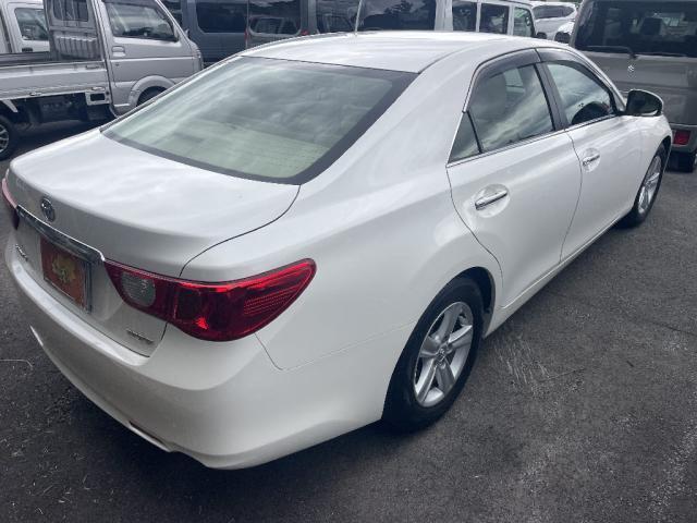 2010 Toyota Mark X – thumbnail 3