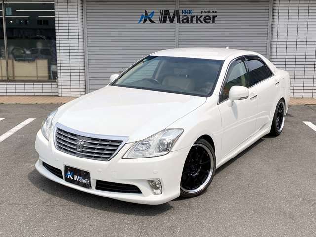2010 Toyota Crown Royal – thumbnail 2