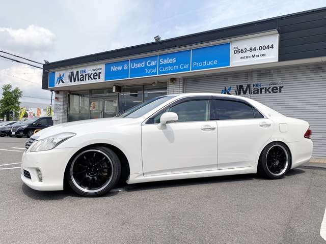 2010 Toyota Crown Royal – thumbnail 3