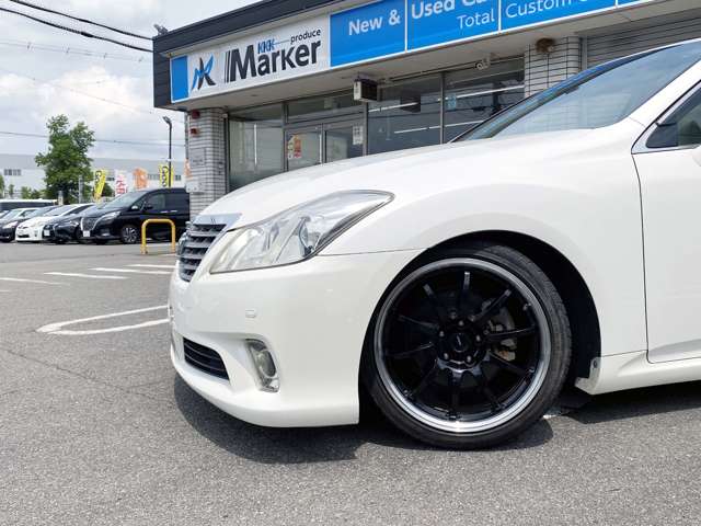 2010 Toyota Crown Royal – thumbnail 4