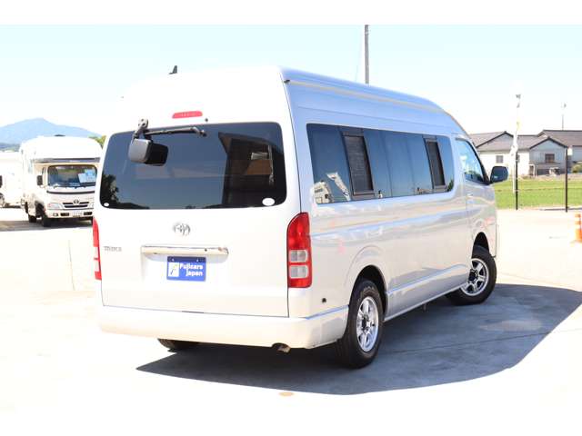 2009 Toyota Hiace – thumbnail 4
