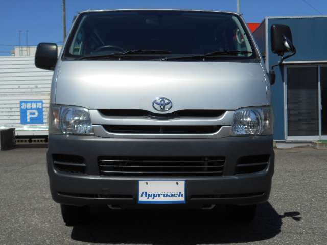 2008 Toyota Regius Ace – thumbnail 3