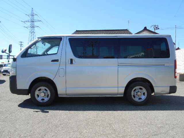 2008 Toyota Regius Ace – thumbnail 4