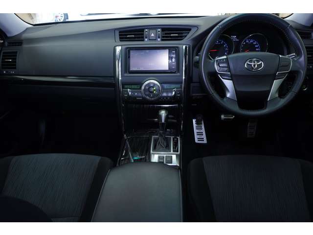 2010 Toyota Mark X – thumbnail 4