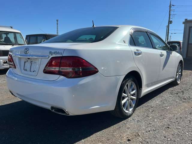 2009 Toyota Crown Royal – thumbnail 4