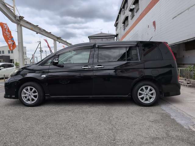 2009 Toyota Isis – thumbnail 4