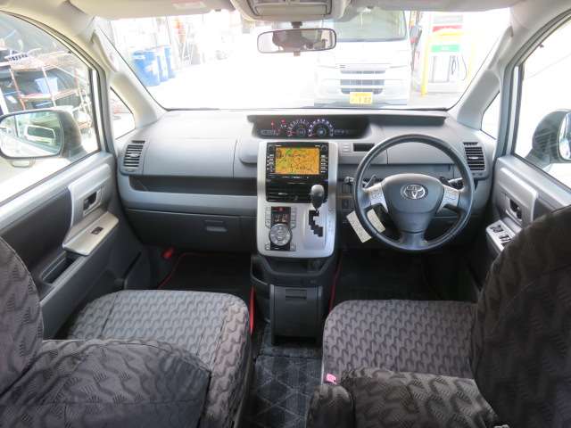 2007 Toyota Voxy – thumbnail 3