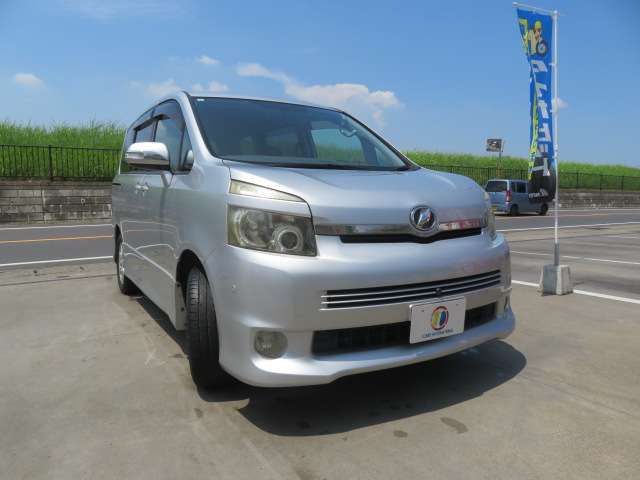 2007 Toyota Voxy – thumbnail 4