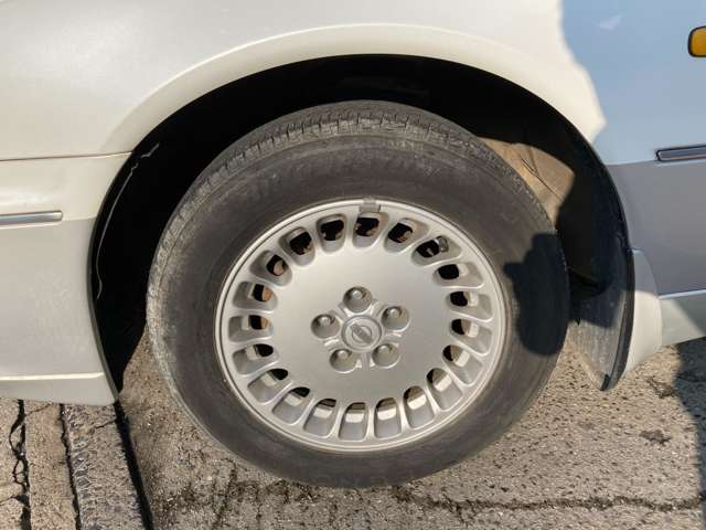 1997 Nissan Cima – thumbnail 3