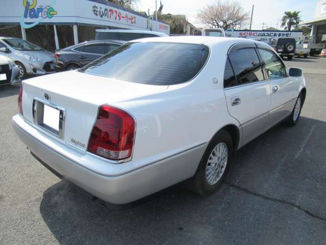 2001 Toyota Crown Majesta – thumbnail 4