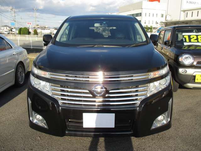 2010 Nissan Elgrand – thumbnail 2