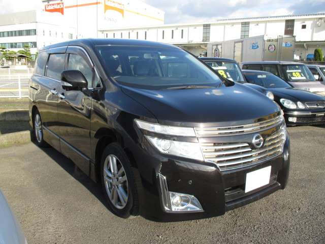 2010 Nissan Elgrand – thumbnail 3