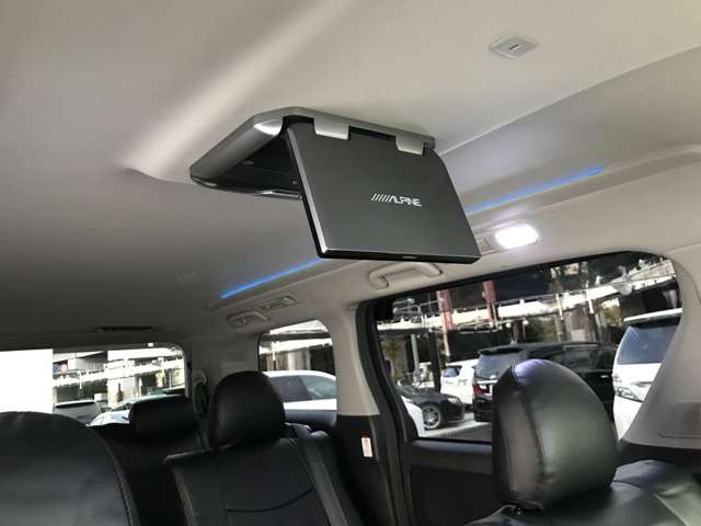 2009 Toyota Vellfire – thumbnail 3